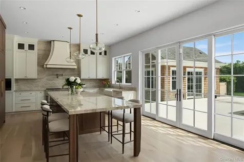 100 Narrow Lane Southampton NY 11968