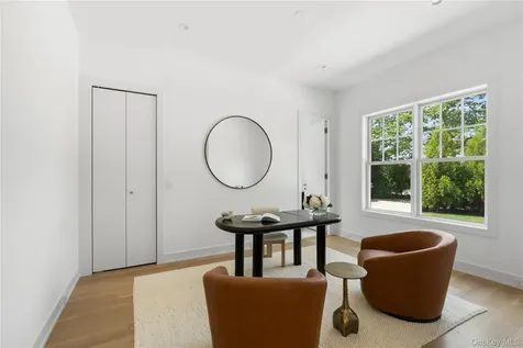100 Narrow Lane Southampton NY 11968
