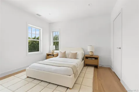 100 Narrow Lane Southampton NY 11968