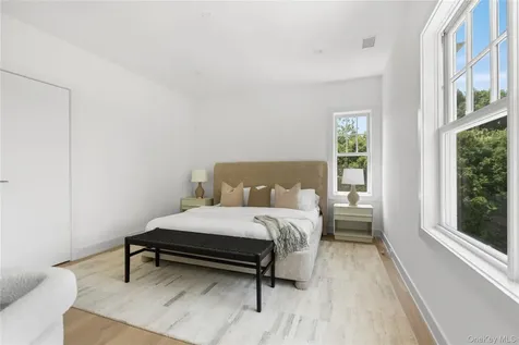 100 Narrow Lane Southampton NY 11968