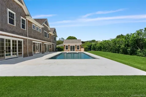 100 Narrow Lane Southampton NY 11968