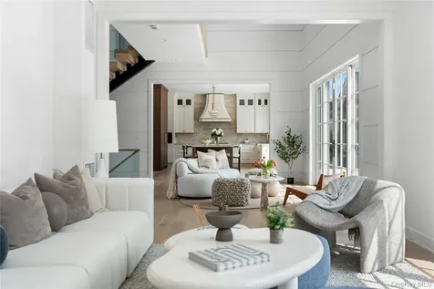 100 Narrow Lane Southampton NY 11968