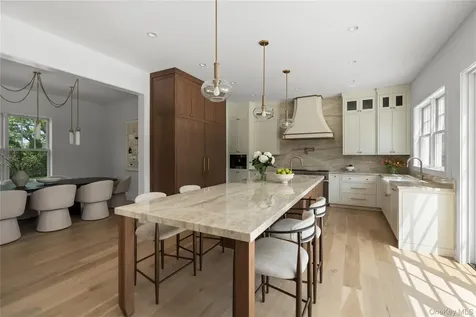 100 Narrow Lane Southampton NY 11968