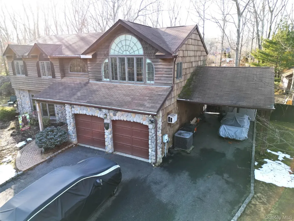 35 Hastings Drive Ridge NY 11961