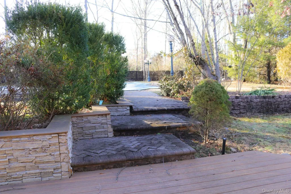 35 Hastings Drive Ridge NY 11961