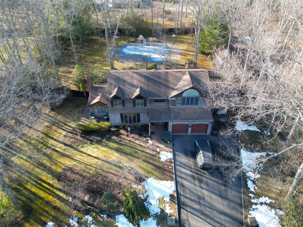 35 Hastings Drive Ridge NY 11961