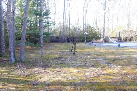 35 Hastings Drive Ridge NY 11961