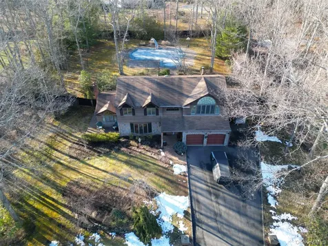 35 Hastings Drive Ridge NY 11961
