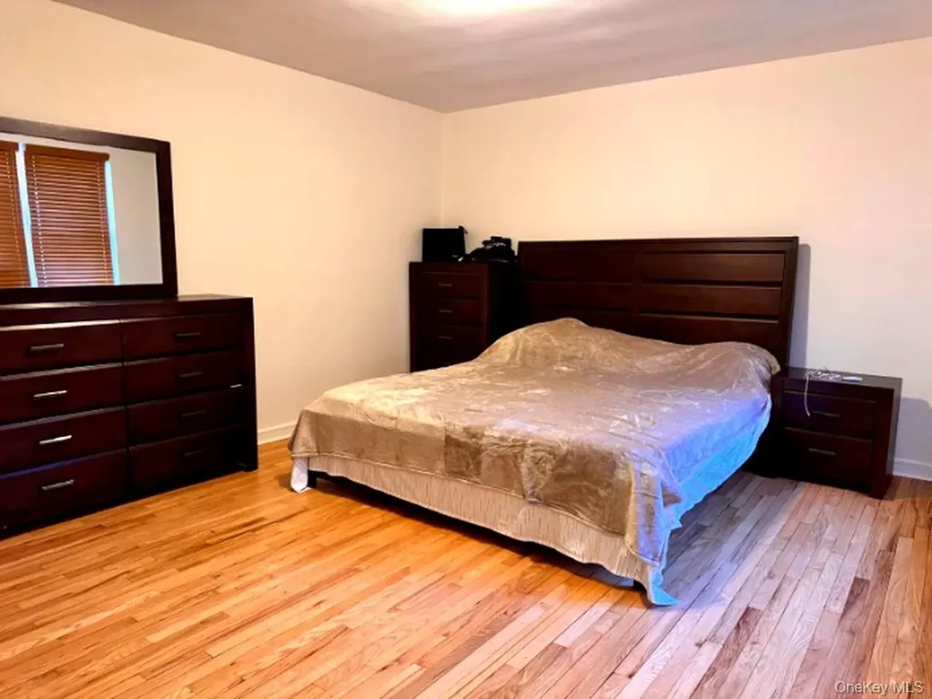 4320 Van Cortlandt Park E Bronx NY 10470