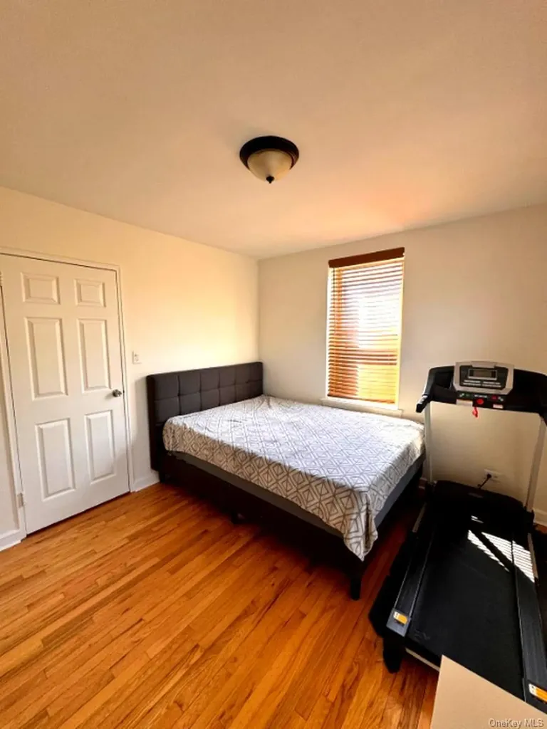 4320 Van Cortlandt Park E Bronx NY 10470