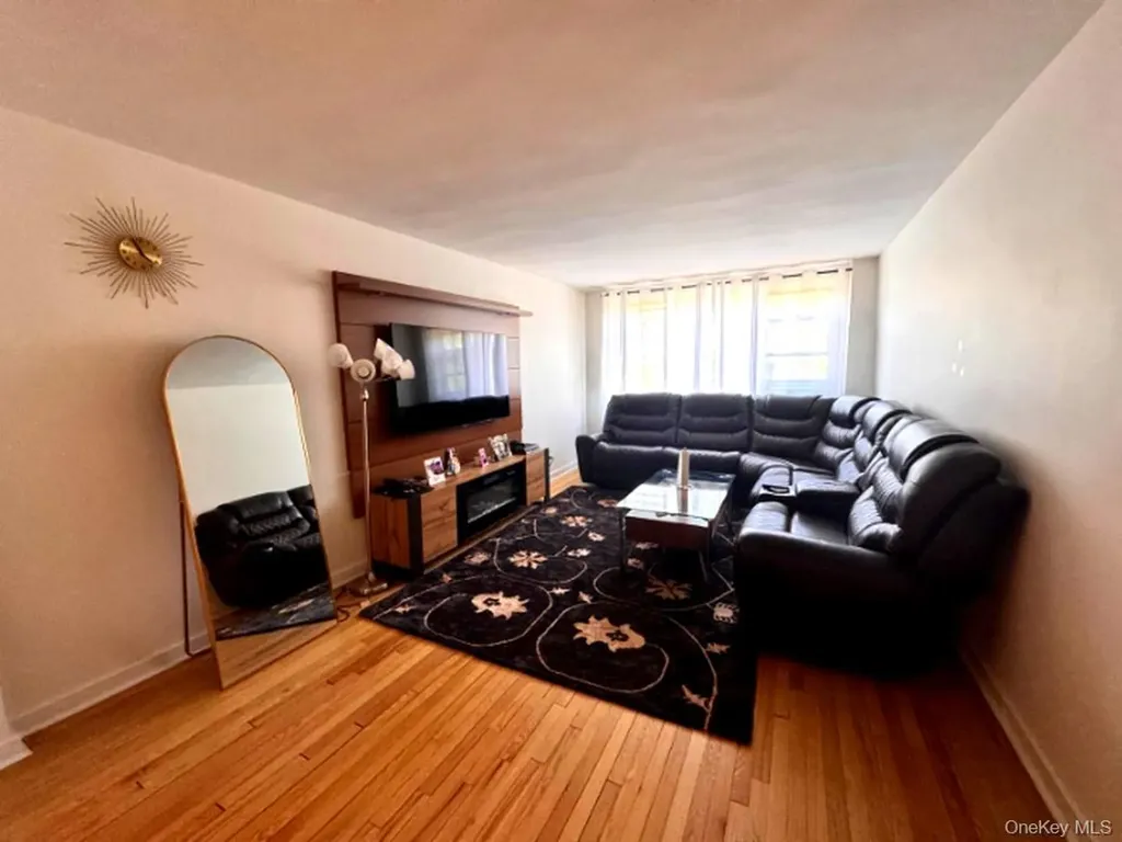 4320 Van Cortlandt Park E Bronx NY 10470