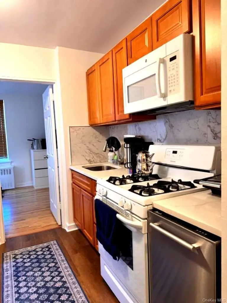 4320 Van Cortlandt Park E Bronx NY 10470