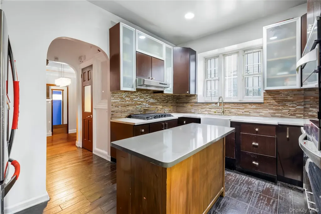 853 E 49th Street Brooklyn NY 11203