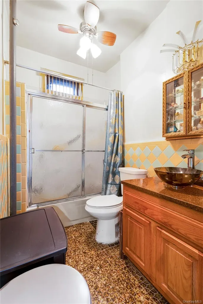 853 E 49th Street Brooklyn NY 11203