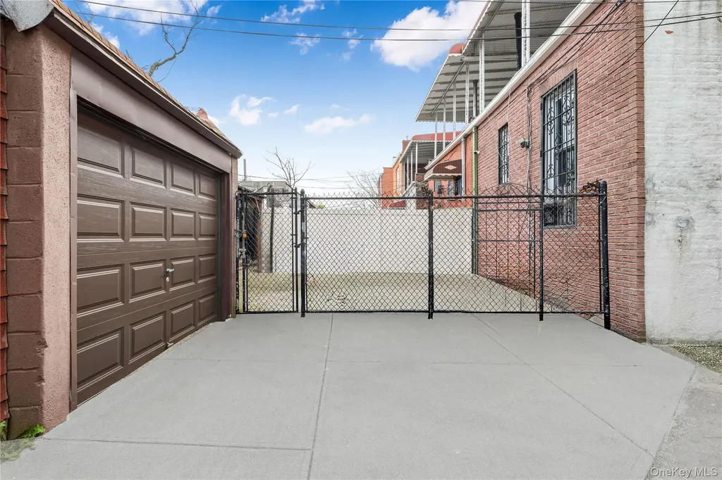 853 E 49th Street Brooklyn NY 11203