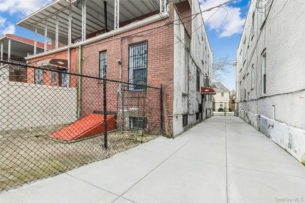 853 E 49th Street Brooklyn NY 11203