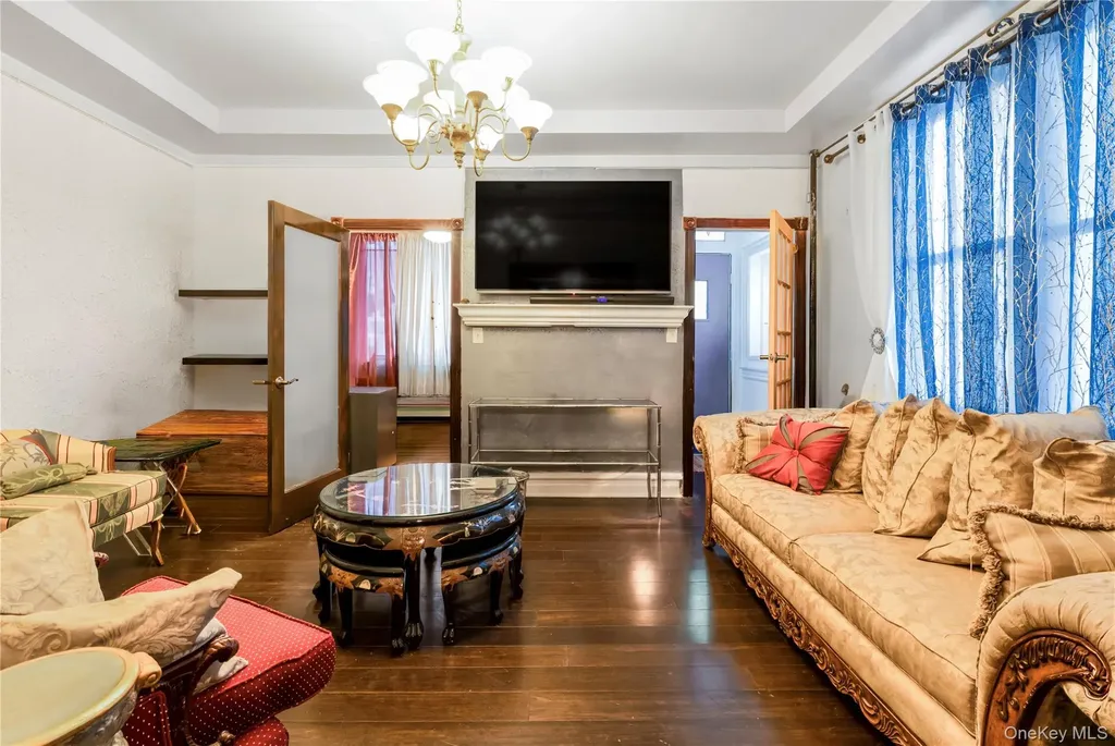 853 E 49th Street Brooklyn NY 11203