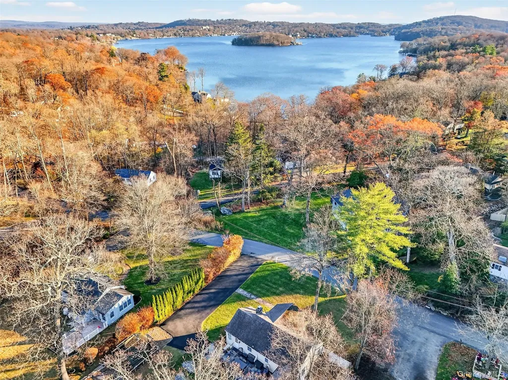 550 Beach Road Mahopac NY 10541
