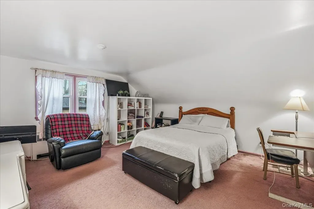 816 Pepperidge Road Westbury NY 11590