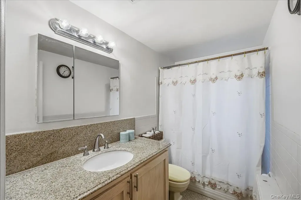 816 Pepperidge Road Westbury NY 11590