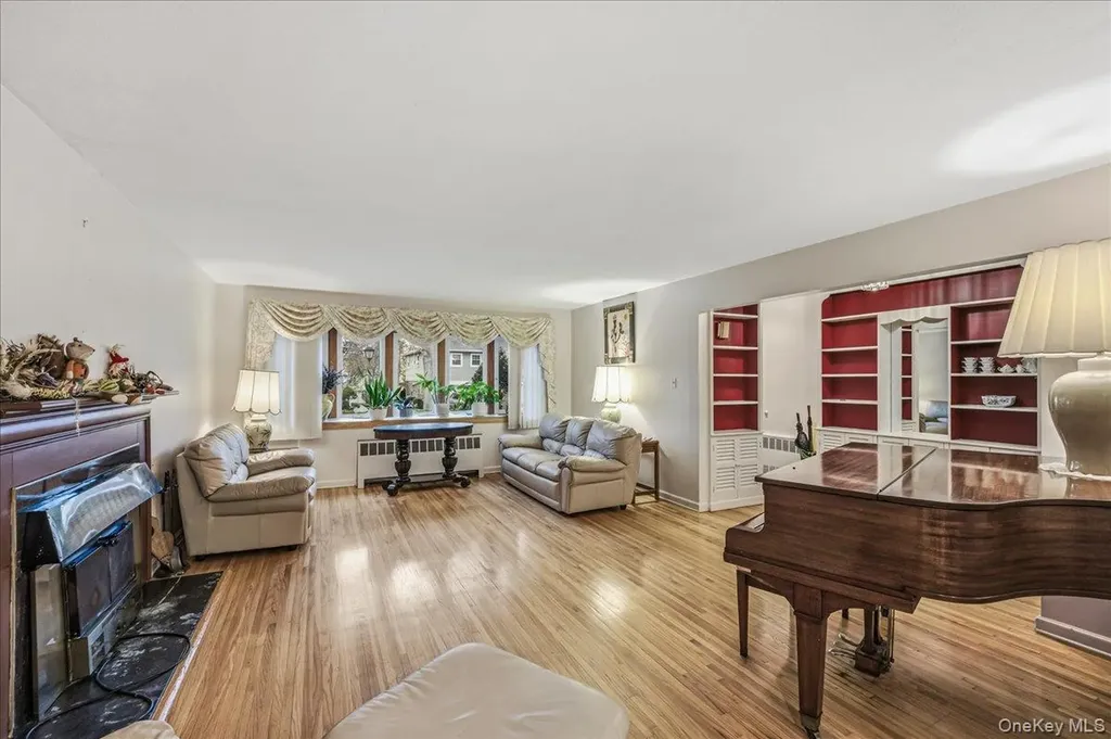 816 Pepperidge Road Westbury NY 11590