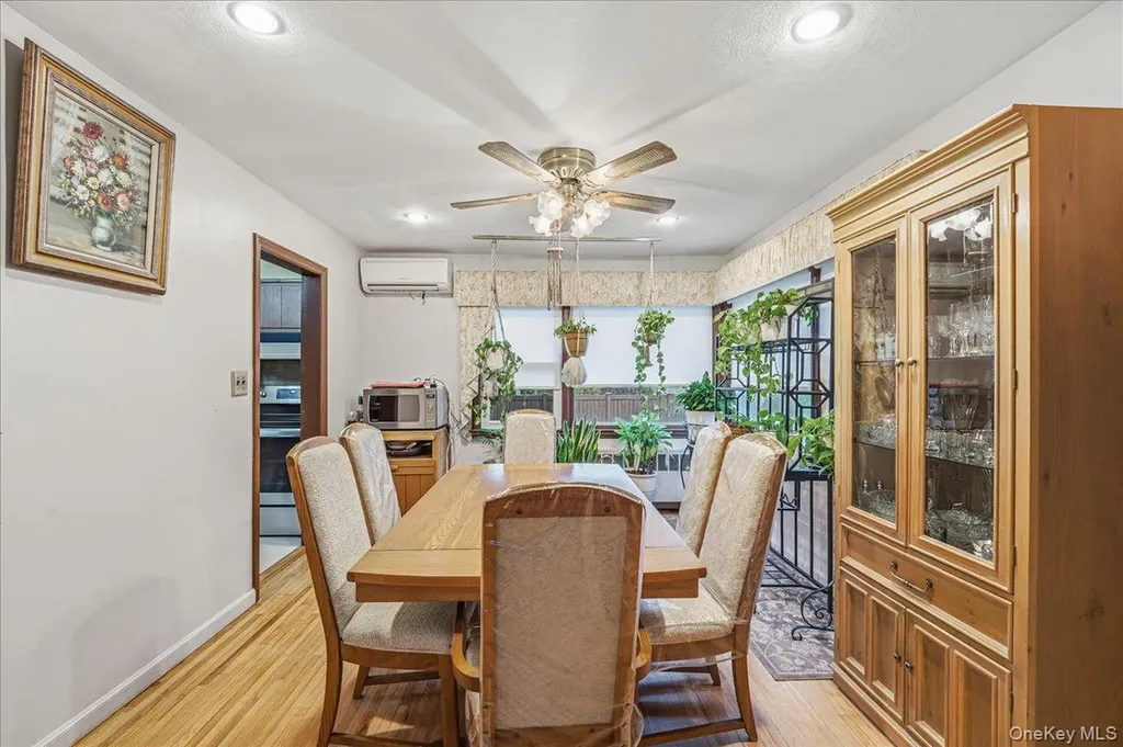816 Pepperidge Road Westbury NY 11590