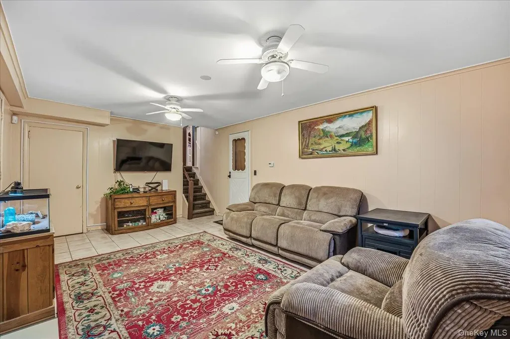 816 Pepperidge Road Westbury NY 11590