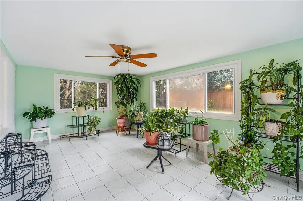 816 Pepperidge Road Westbury NY 11590