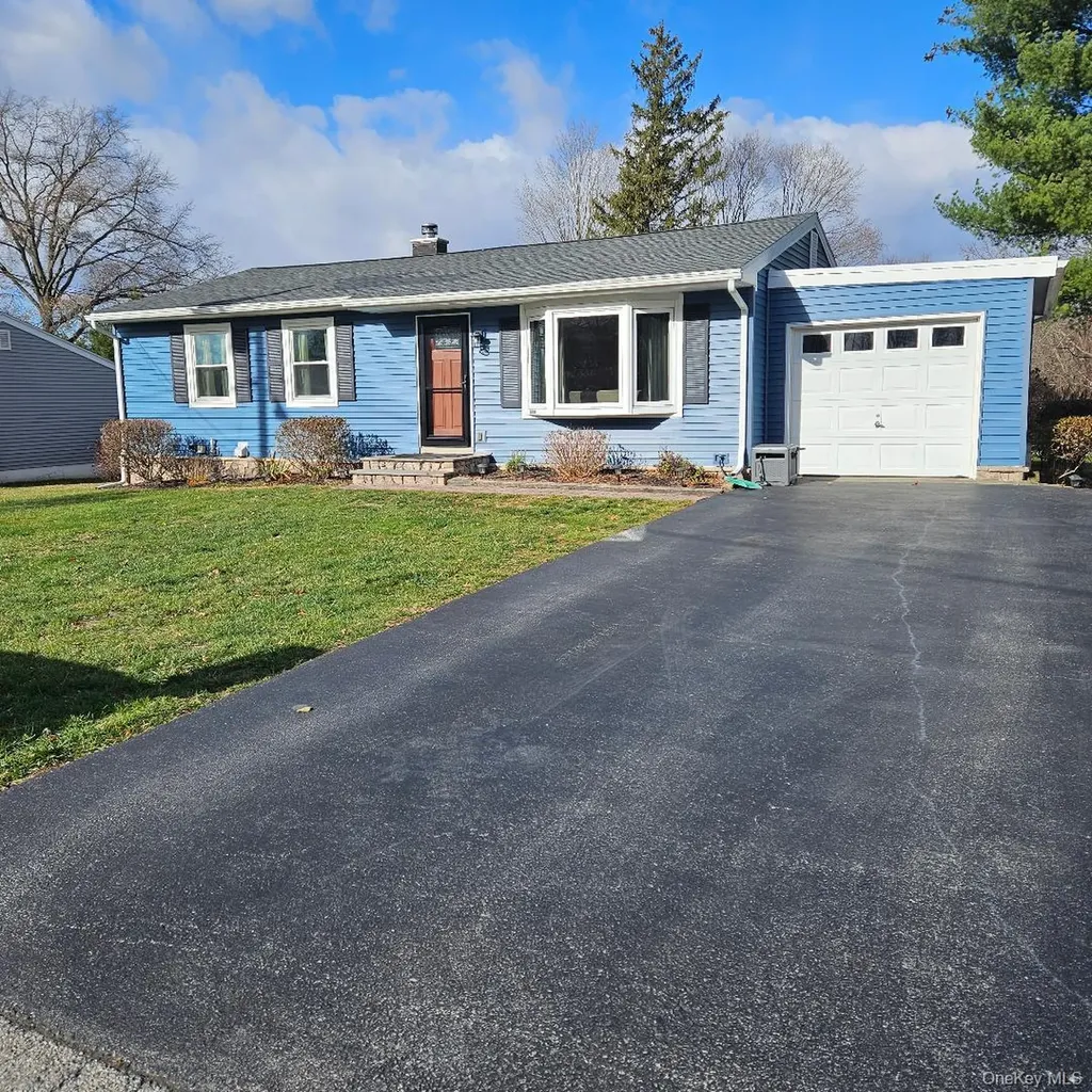 28 Cardinal Drive Poughkeepsie NY 12601