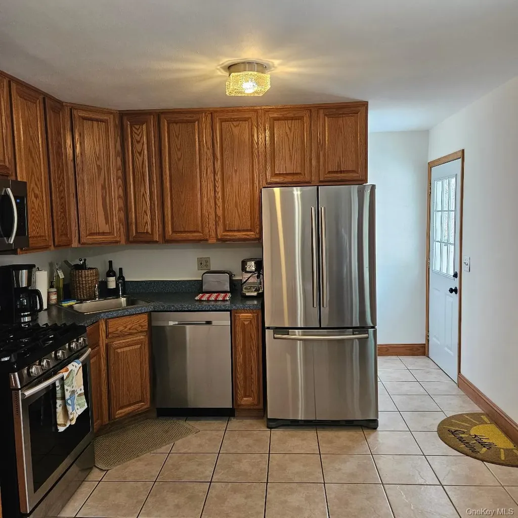 28 Cardinal Drive Poughkeepsie NY 12601