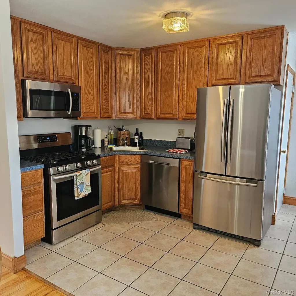 28 Cardinal Drive Poughkeepsie NY 12601