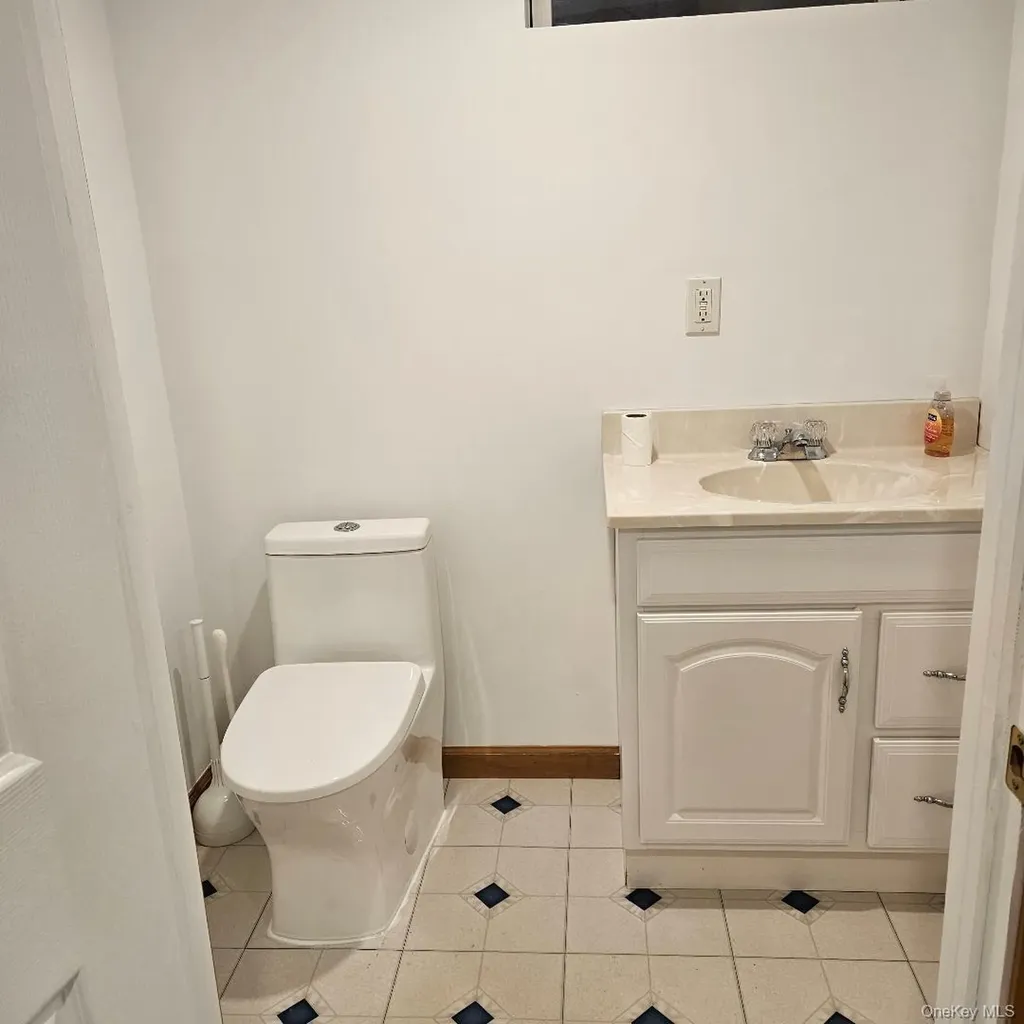 28 Cardinal Drive Poughkeepsie NY 12601