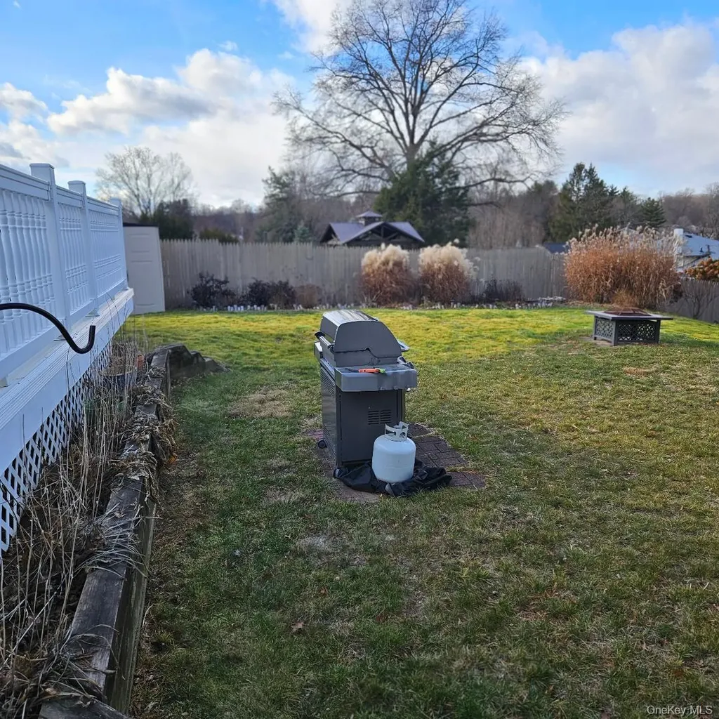 28 Cardinal Drive Poughkeepsie NY 12601