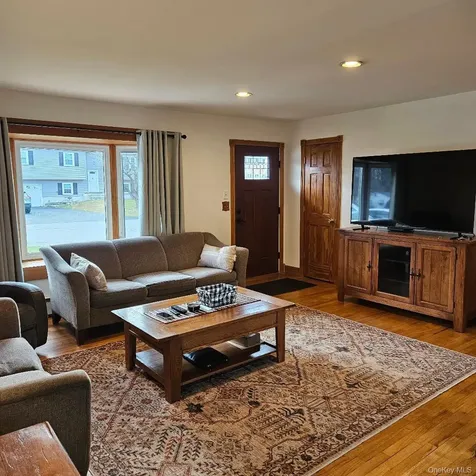 28 Cardinal Drive Poughkeepsie NY 12601