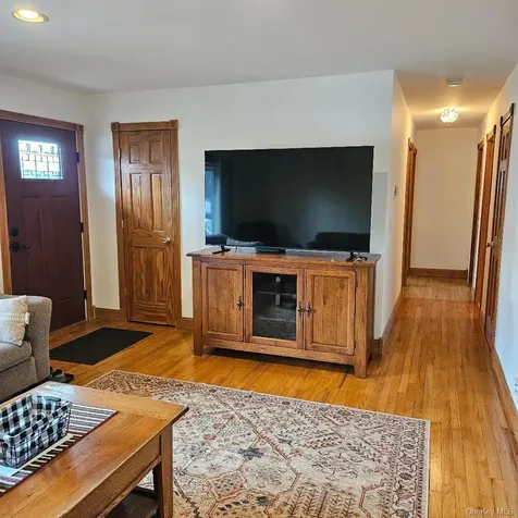 28 Cardinal Drive Poughkeepsie NY 12601