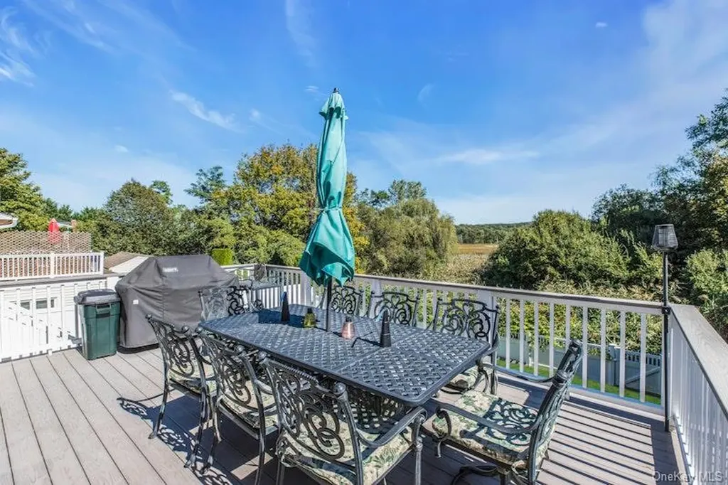3 Bayview Place Locust Valley NY 11560