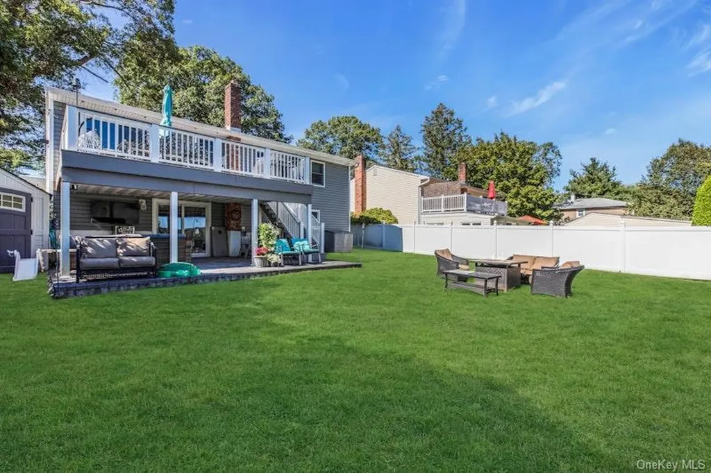3 Bayview Place Locust Valley NY 11560