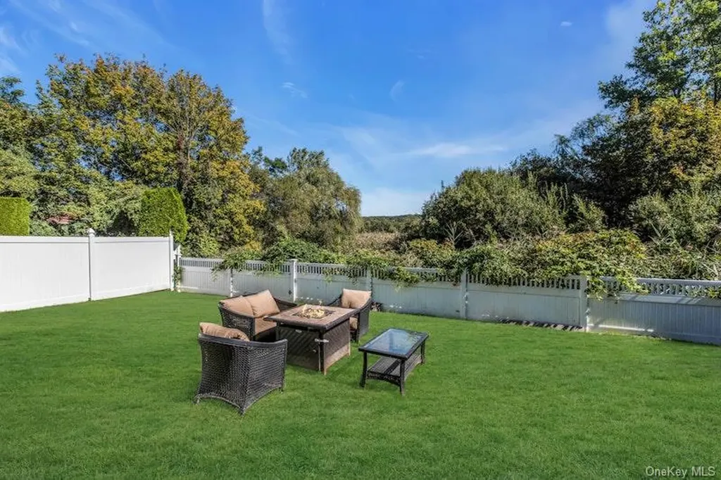 3 Bayview Place Locust Valley NY 11560