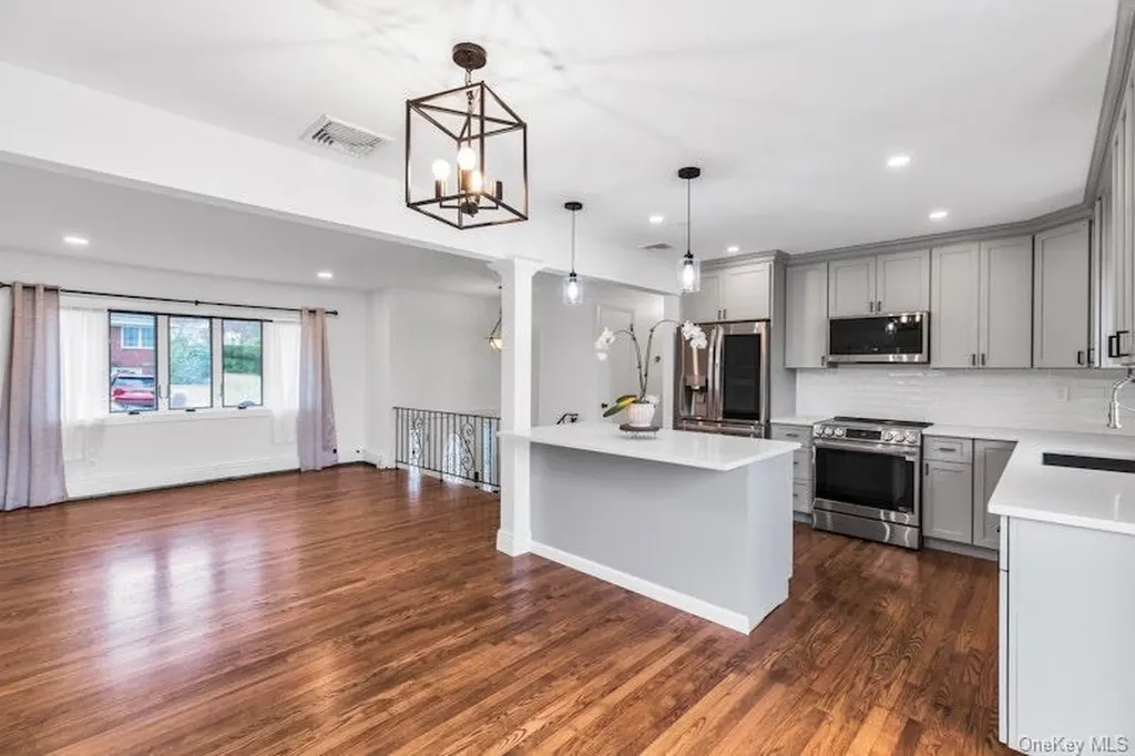 3 Bayview Place Locust Valley NY 11560