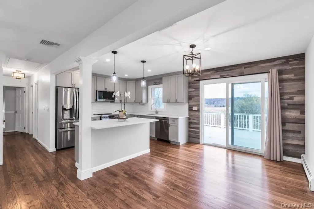3 Bayview Place Locust Valley NY 11560