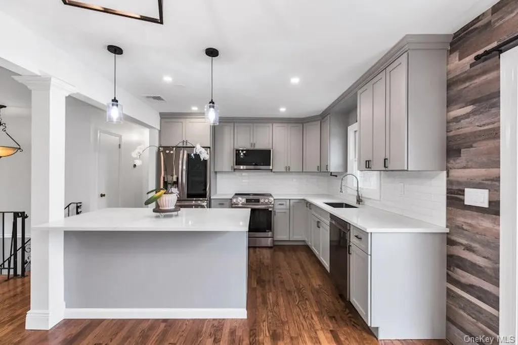 3 Bayview Place Locust Valley NY 11560