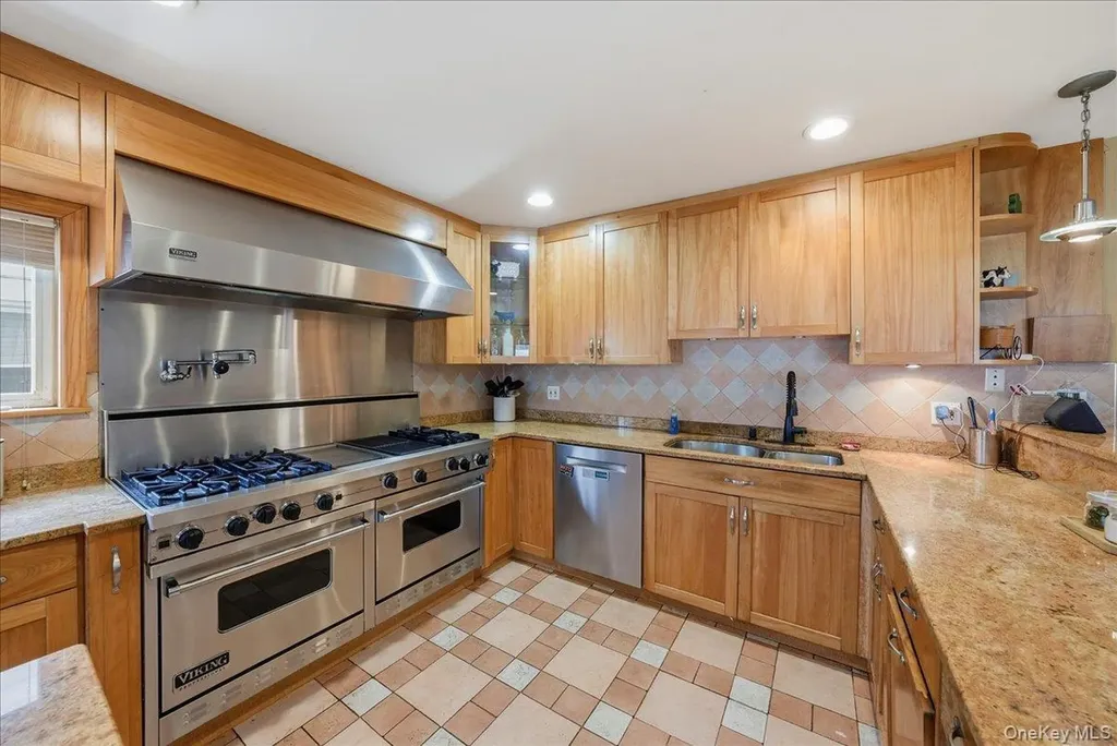 47-23 164th Street Flushing NY 11358