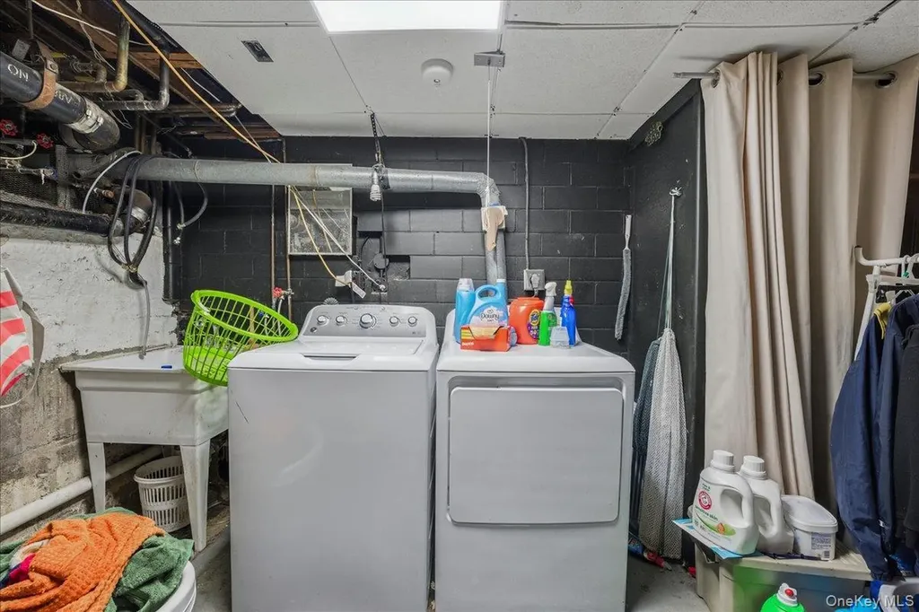 47-23 164th Street Flushing NY 11358