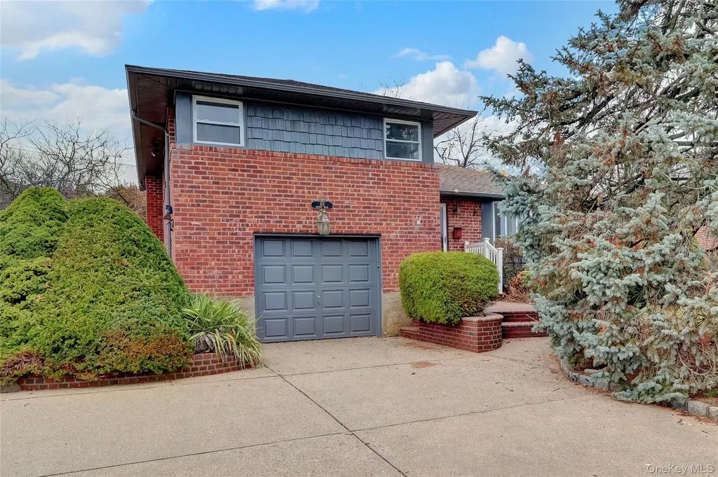 101 Beverly Place Levittown NY 11756