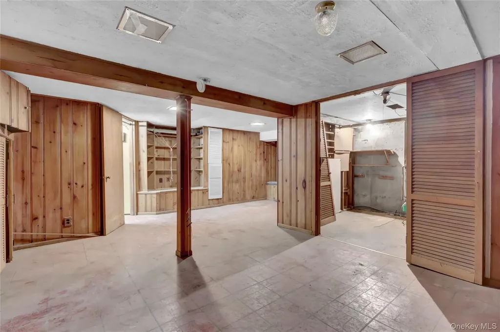 101 Beverly Place Levittown NY 11756