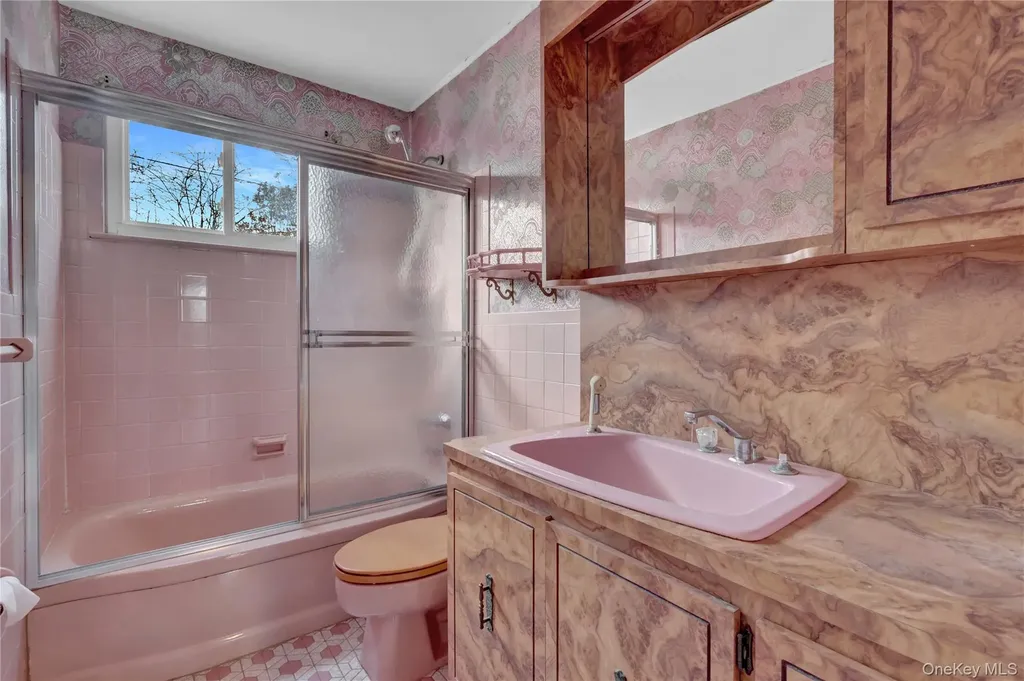 101 Beverly Place Levittown NY 11756