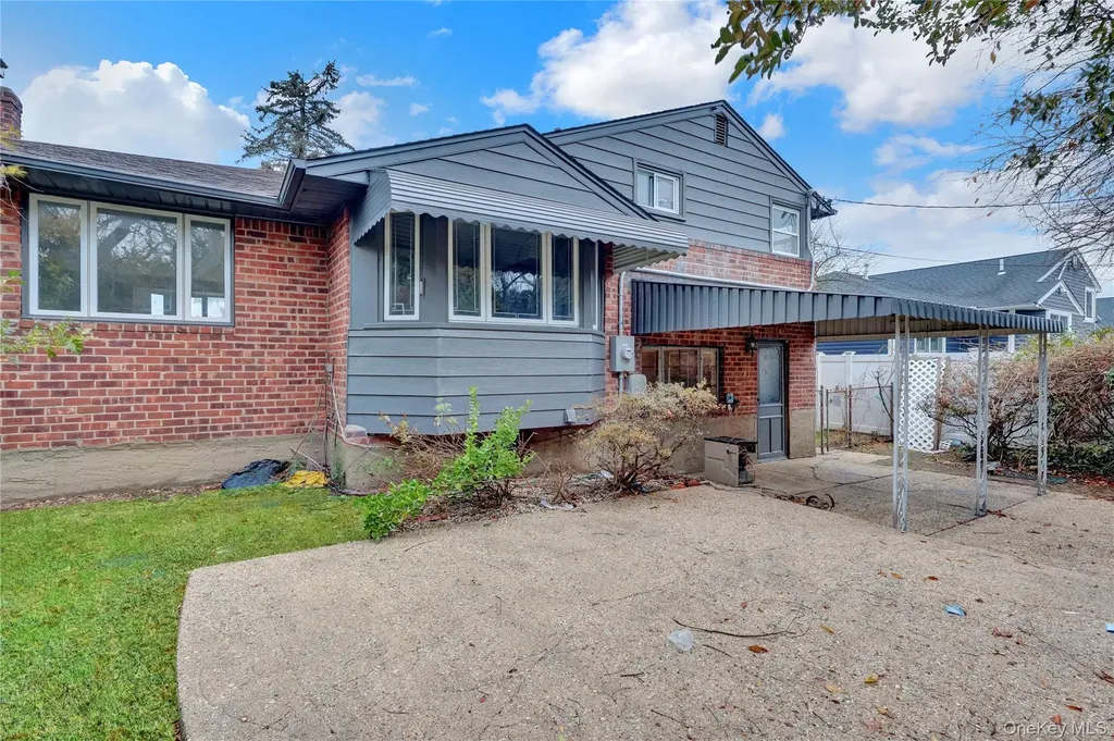 101 Beverly Place Levittown NY 11756
