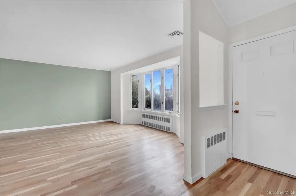 101 Beverly Place Levittown NY 11756