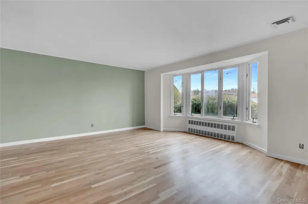 101 Beverly Place Levittown NY 11756
