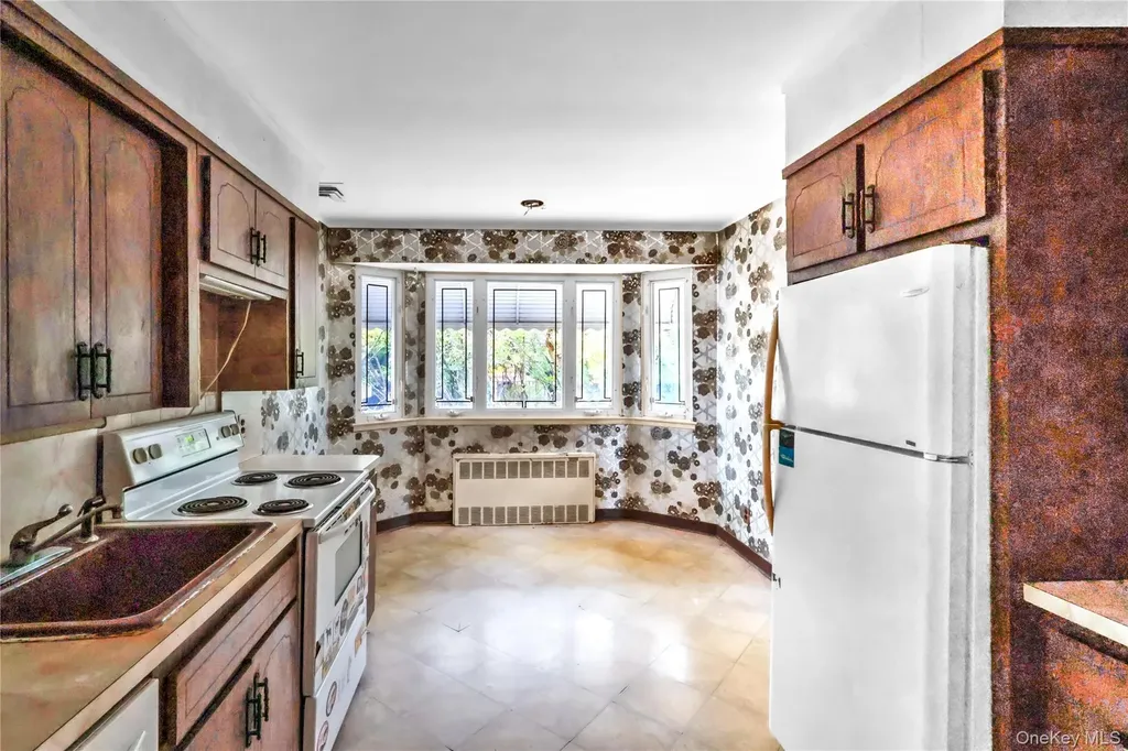 101 Beverly Place Levittown NY 11756